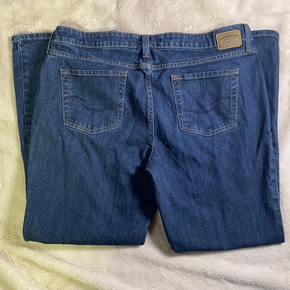 Levi’s Low Rise Bootcut Jeans - Picture 3 of 7